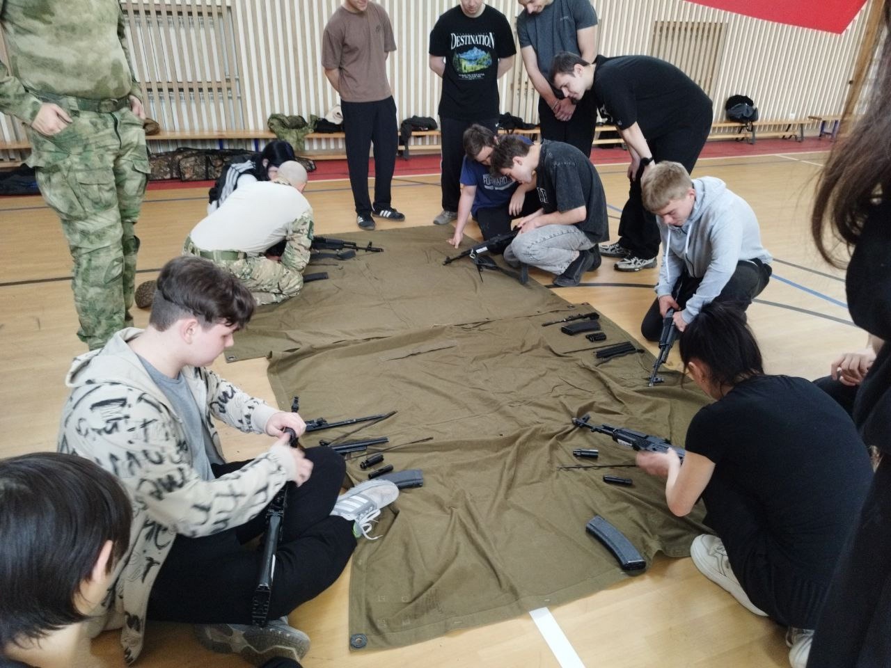военно-полевые сборы для десятиклассников.
