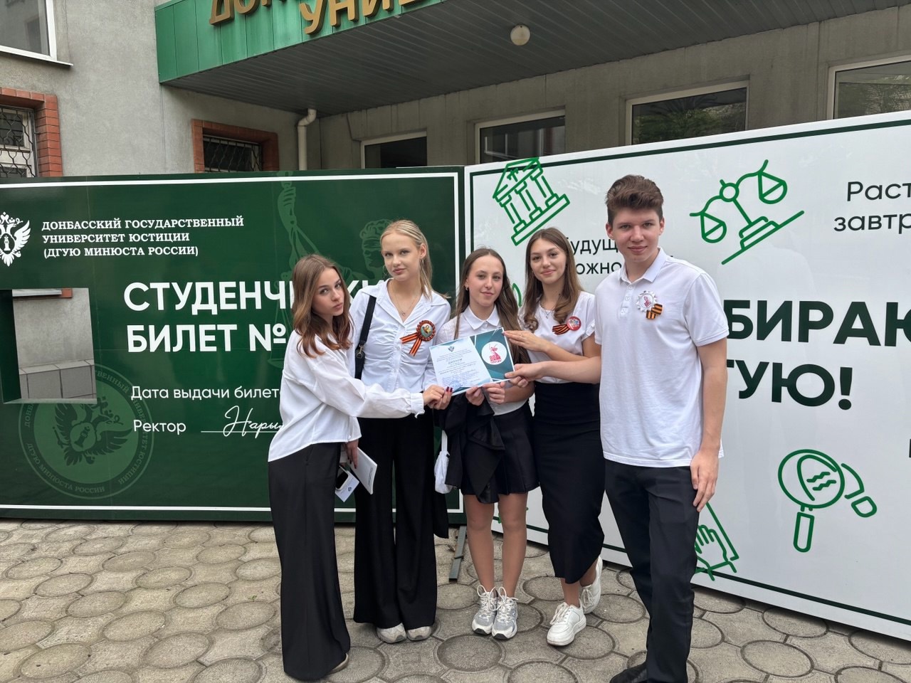 Команда нашей школы принимала участие в интеллектуально-познавательной исторической игре &amp;quot;Великие годы России&amp;quot; и заняла  1  место.
