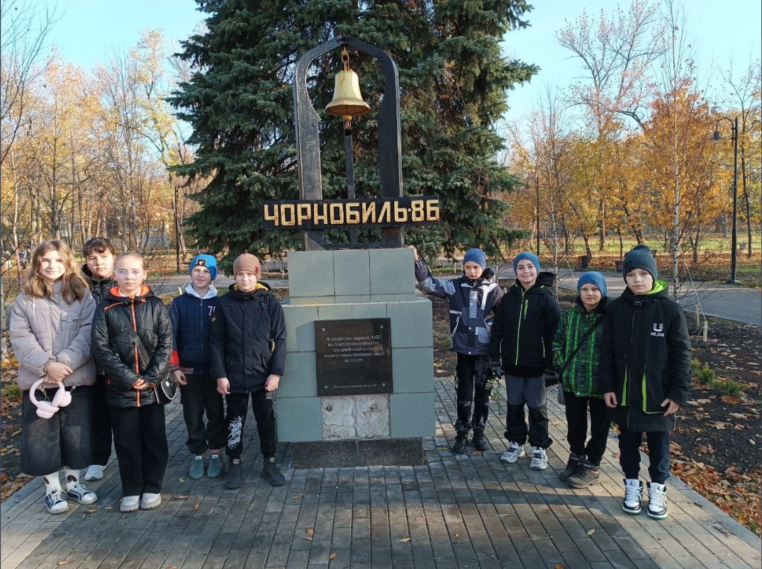 Обучающиеся 4-х классов посетили Аллею Славы в парке им. Горького.